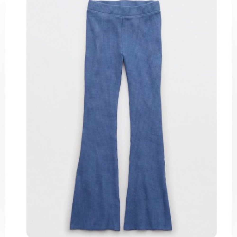 Blue Aerie flair lounge pants.